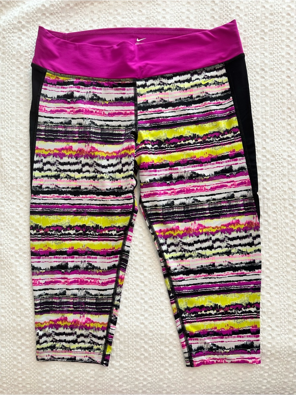 Nike ladies Multicolor Striped Athletic cropped  Leggings
